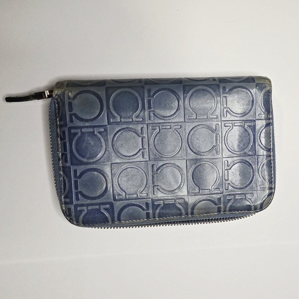 Salvatore Ferragamo Light Blue Leather Wallet - Picture 2 of 13
